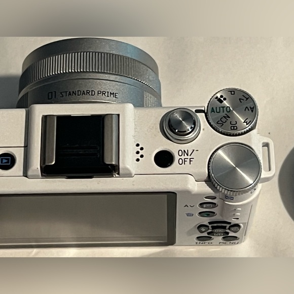 BRAND NEW Pentax digital camera/video camera w/ pop-up flash & storage drive! - Picture 11 of 14